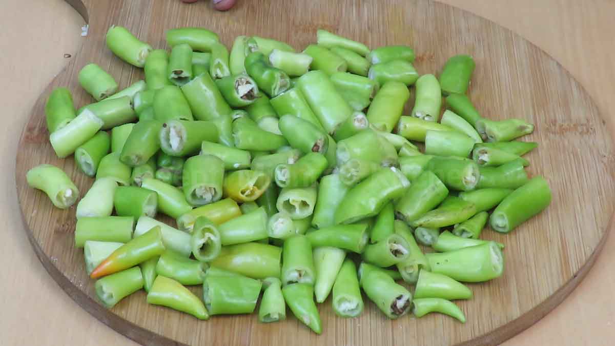 chopped green chilli
